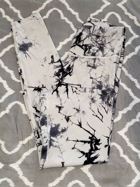 Yelete Black & White Marble Print Leggings